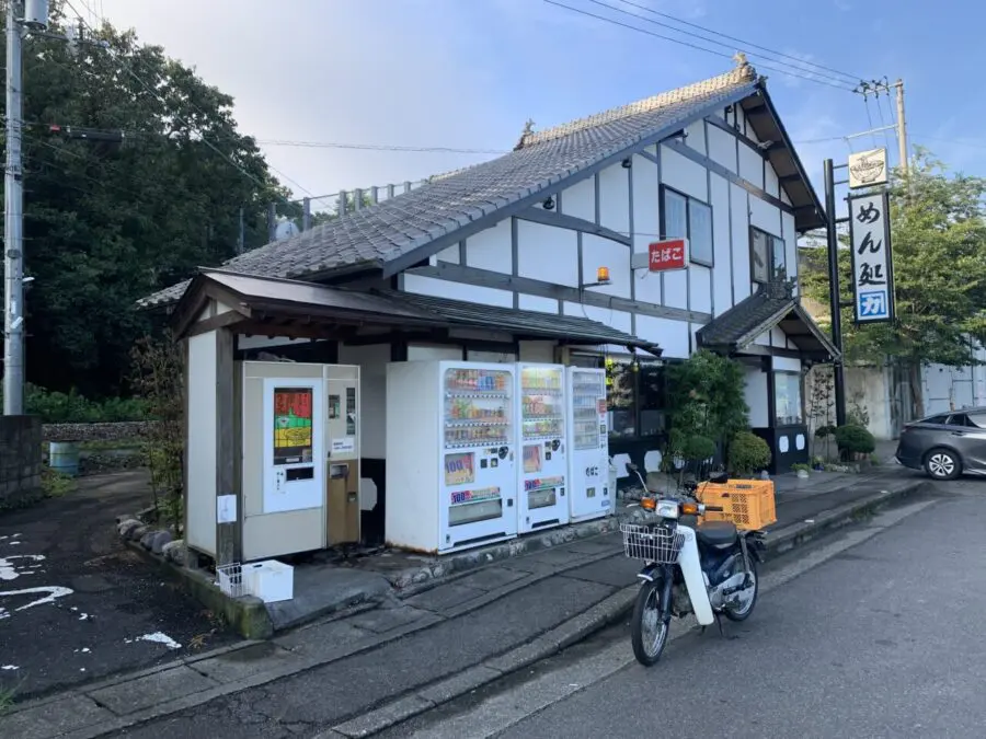 幻のうどん自販機を求めて...。徳島県美馬郡の『めん処 かねか』訪問！なんと、うどん屋に設置された『うどん自販機』！