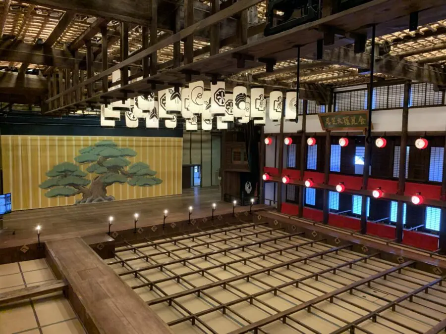 天保６年に建造された現存する日本最古の芝居小屋！香川県仲多度郡琴平町の『旧金毘羅大芝居（金丸座）』訪問ッ！