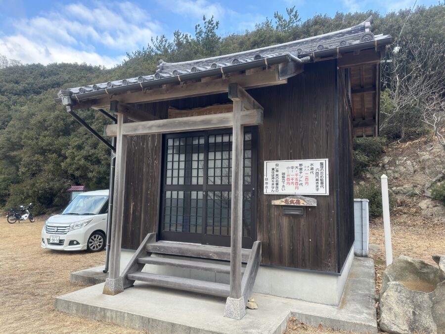 神社のような建物がありました。