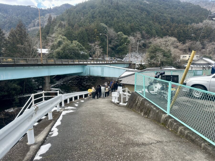 超人気店なので行列は仕方がないですね。