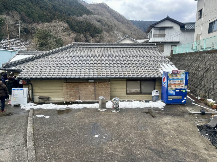 駐車場から谷川米穀店を目視確認！