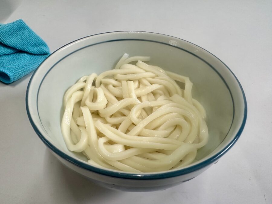 茹で上がったばかりの熱々のうどんです。