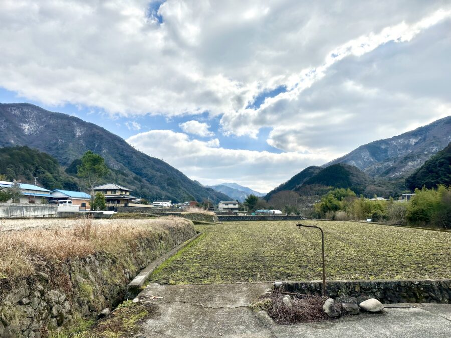 三嶋製麺所の周辺はのどかな田園風景が広がります。